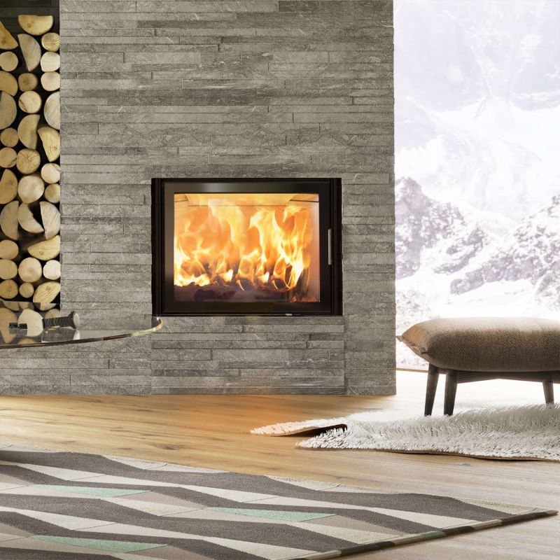 semineu pe lemne pe colt - Transformare Living 2026: Cum un Focar de Șemineu devine Piesa Centrală